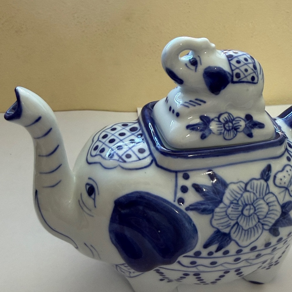 Bombay Elephant Tea Pot - Picture 2 of 9